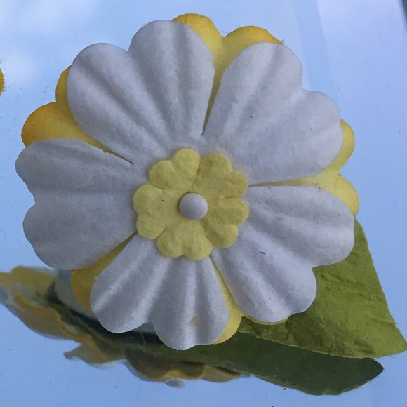 OOAK handmade eco-friendly white bloom flower earrings - Picture 2 of 3